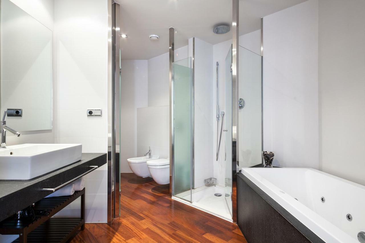 Uma Suites Passeig De Gracia 16 Barcelona Ngoại thất bức ảnh